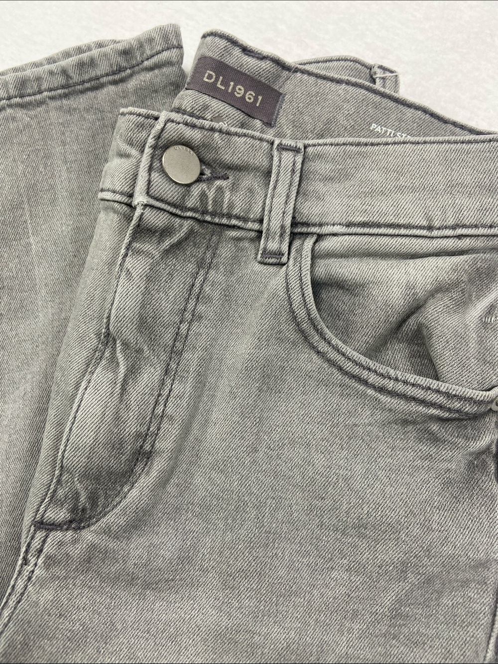 DL1961 Light‎ Gray High-Rise Straight Leg Vintage Ankle Jeans size 24